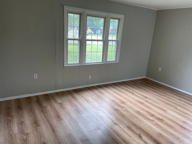 Building Photo - Remodeled 3 bedroom Home