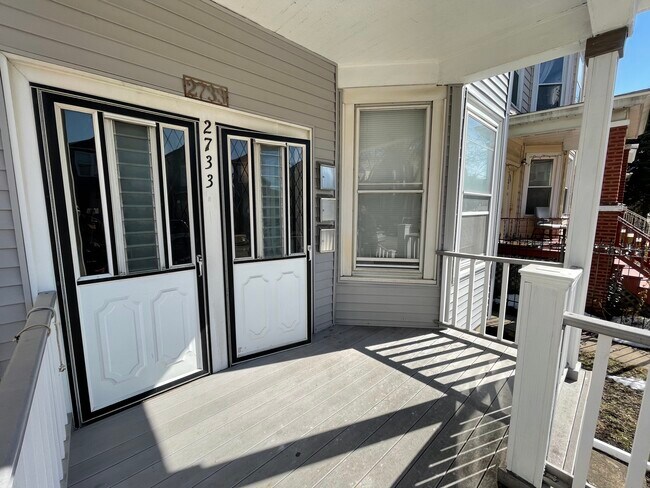 Foto del edificio - 2733 N Ridgeway Ave