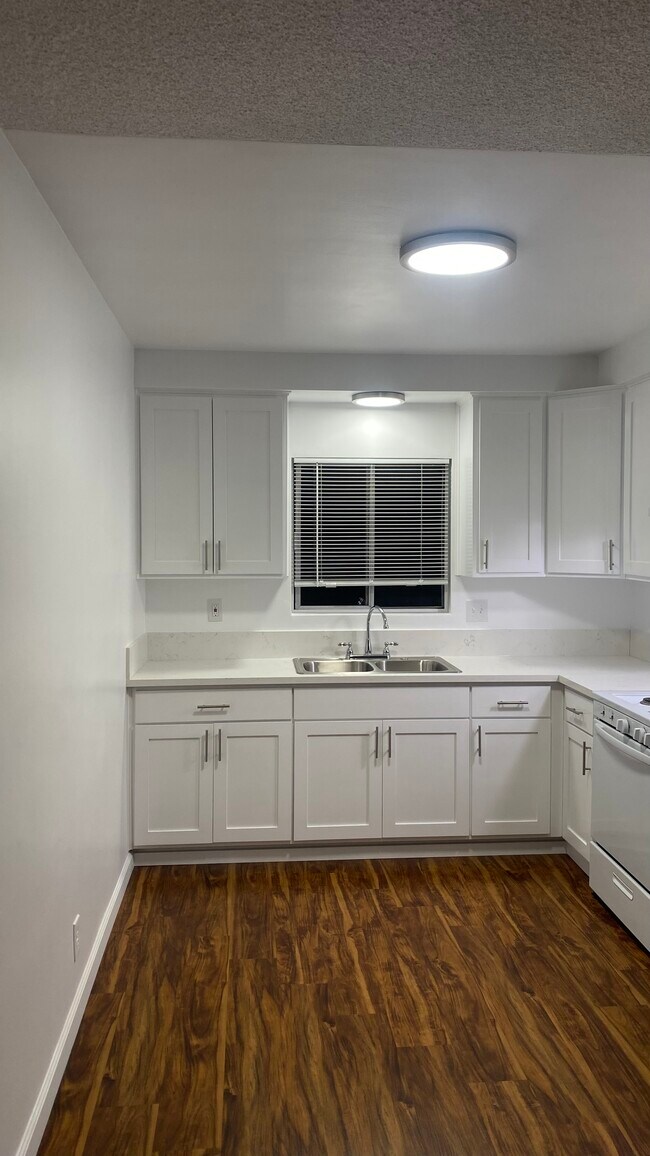 Foto del edificio - 4956 118th W Pl