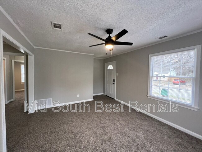 Building Photo - 1147 Goodman St