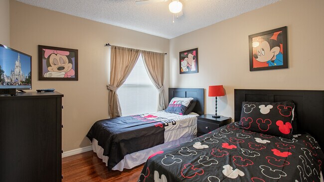 Foto del edificio - 7802 Laurel Oak Ln