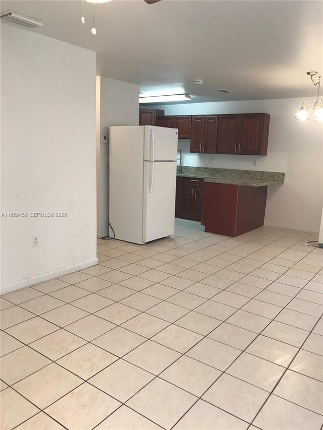 Building Photo - 1017 SW 8th St