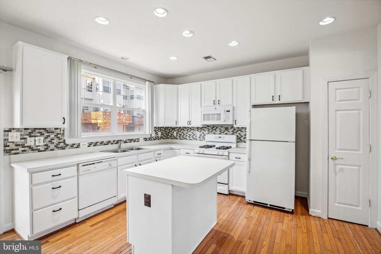 Foto principal - 8103 Rainwater Cir