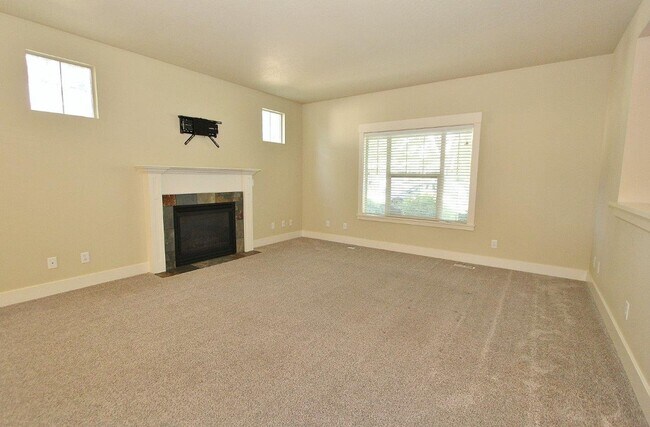 Building Photo - Immaculate Home w/Open Floor-Plan Nestled on the Boise Bench