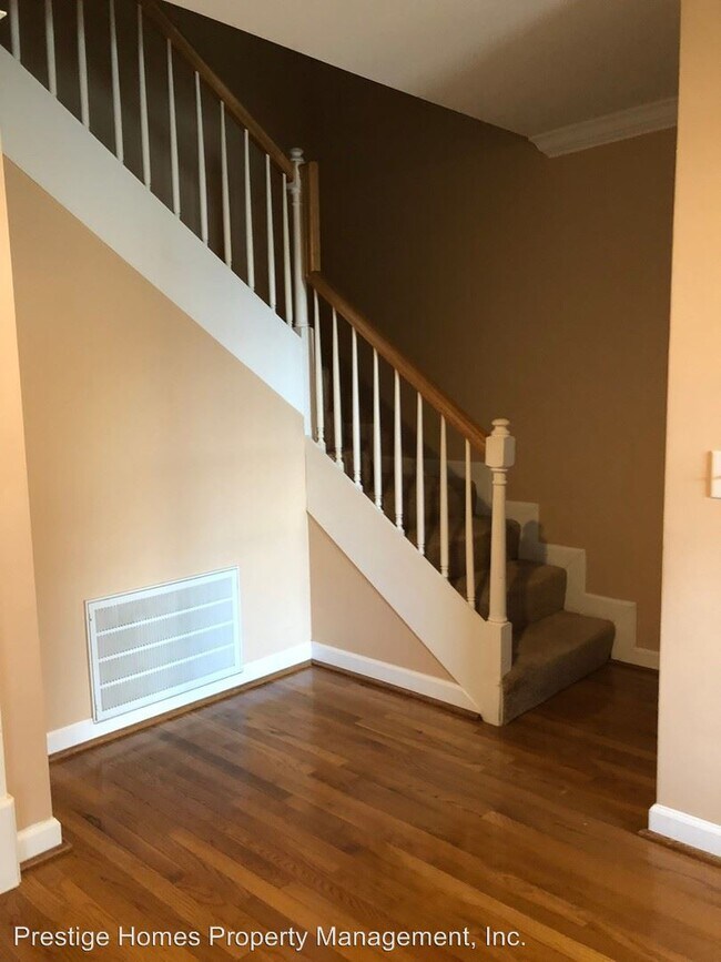 Building Photo - 5 br, 3.5 bath House - 205 Lake Oliver Drive
