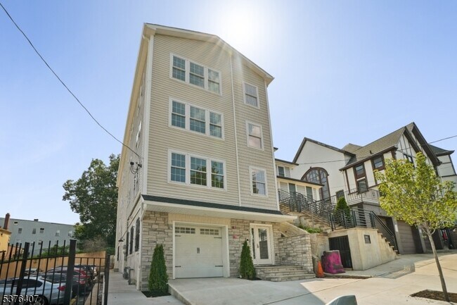 Foto del edificio - 200 Montclair Ave