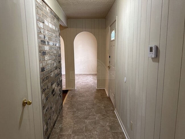 Building Photo - 2103 Omega Cir