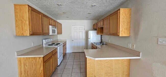 Building Photo - 522 S Abilene Ave