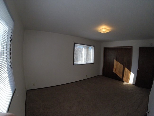 Building Photo - 3223 Scenic Dr