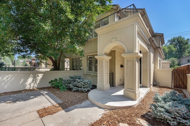 Building Photo - Stunning Home in the Heart of Cherry Creek...