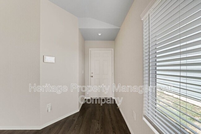 Foto del edificio - 8718 Broad Wing Dr