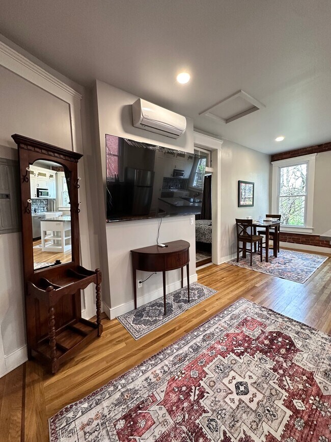 Photo - 1234 S 1st St (Louisville, KY) Apartment