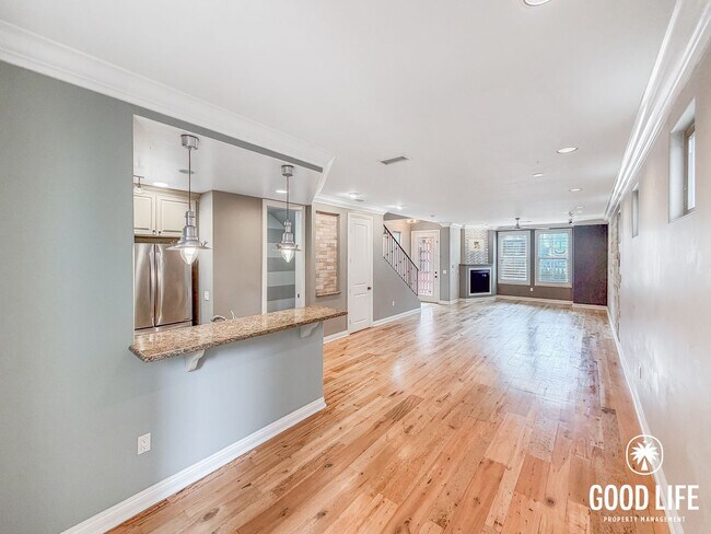 Foto del edificio - Spacious 3B/3BA Home with Loft-Style Office and Rooftop Deck in Pacific Beach