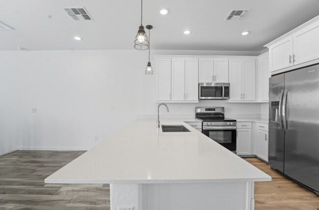 Foto del edificio - *Like Brand New Luxurious Modern 3 Bedroom 2 Bath Townhome in Warner Meadows!**