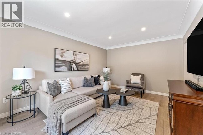 Building Photo - 323 Hixon Rd