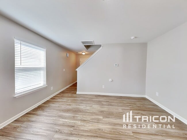 Building Photo - 4079 Village Park Ct