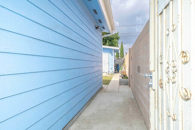 Building Photo - Modern & Cozy Norwalk 1-Bedroom Retreat – All Utilities Included!