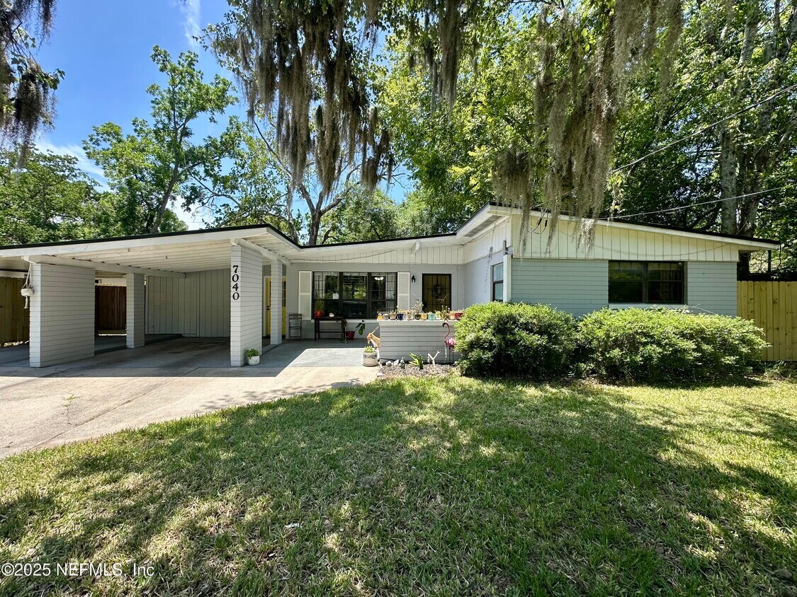 Primary Photo - 7040 Arques Rd
