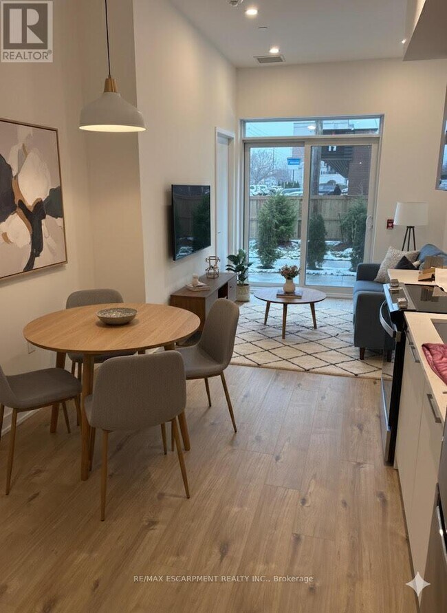 Photo du bâtiment - 500 Plains Rd E