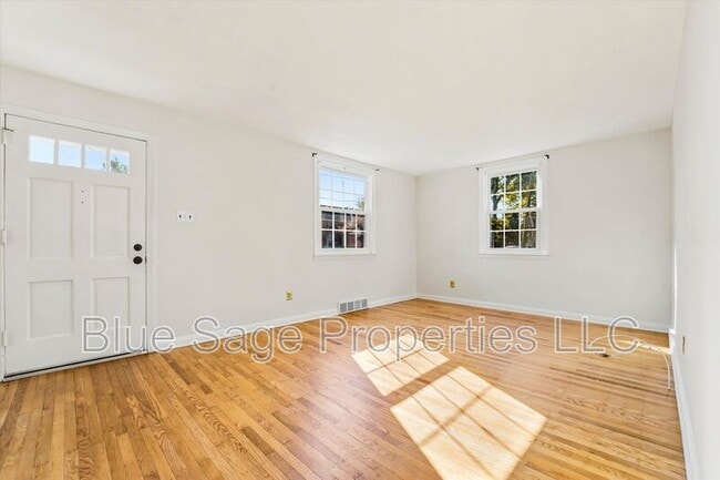 Building Photo - 248 E Turnbull Ave