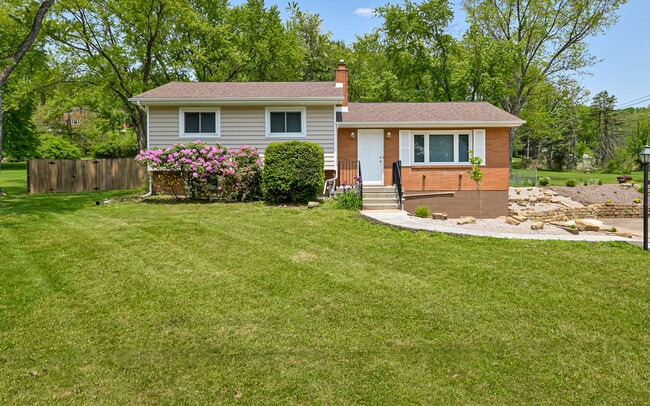 Building Photo - 2437 Saddle Dr