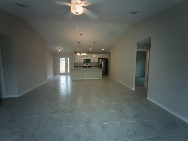 Building Photo - 1108 NE 33rd Terrace