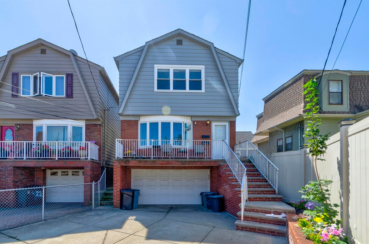 24 Linden St, Bayonne, NJ 07002 House Rental in Bayonne, NJ