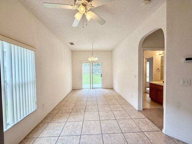 Building Photo - Nice 4/2 Two-Story Home in Seminole County...