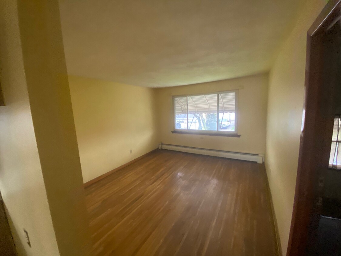 Living Room - 16 Saint James Plz