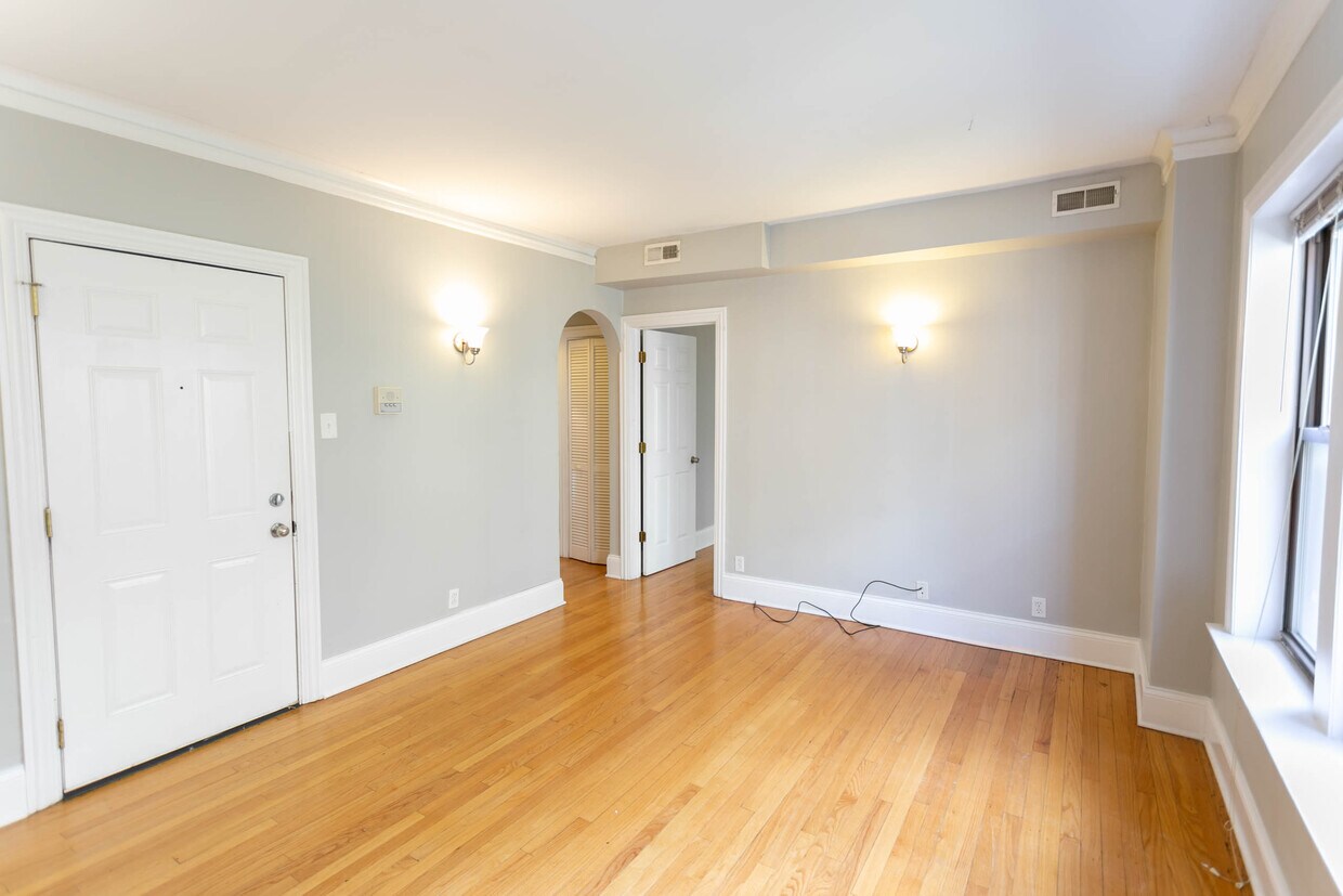 Primary Photo - 3126 N Kimball Ave