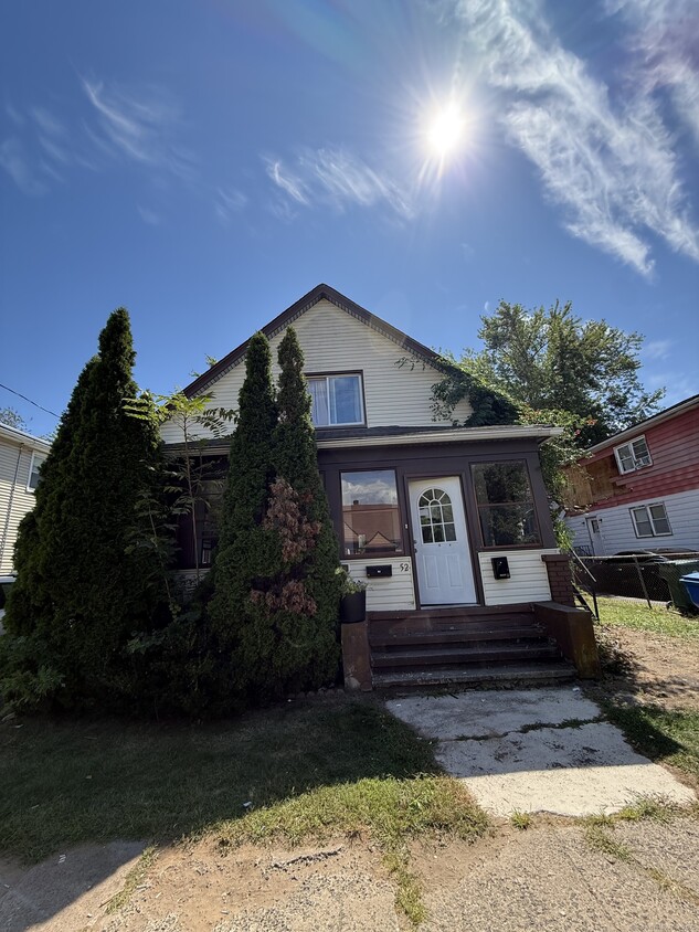 Primary Photo - 52 Pine St