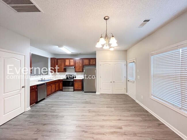 Building Photo - 8640 Thomas Ln