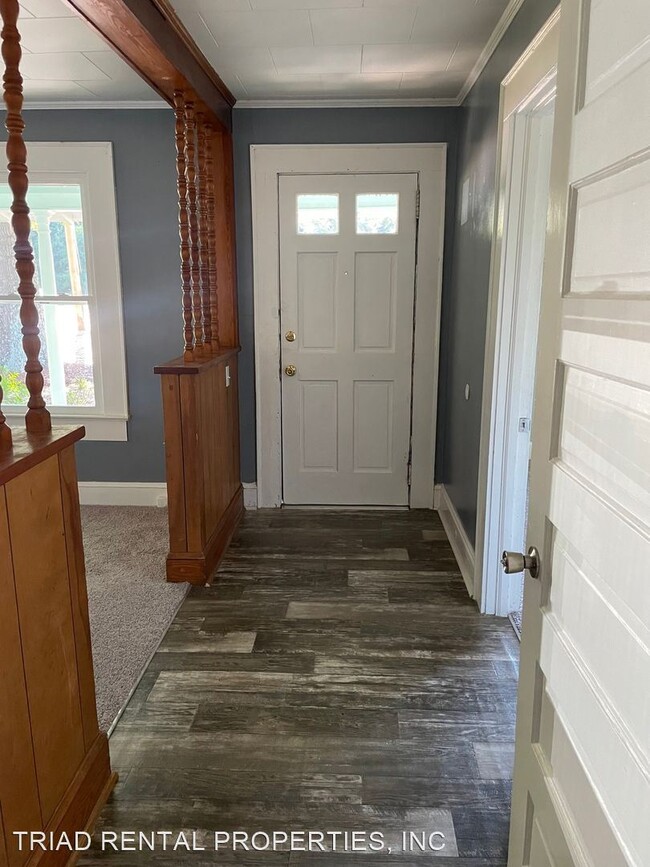 Foto del edificio - 3 br, 1 bath House - 405 S MAIN ST