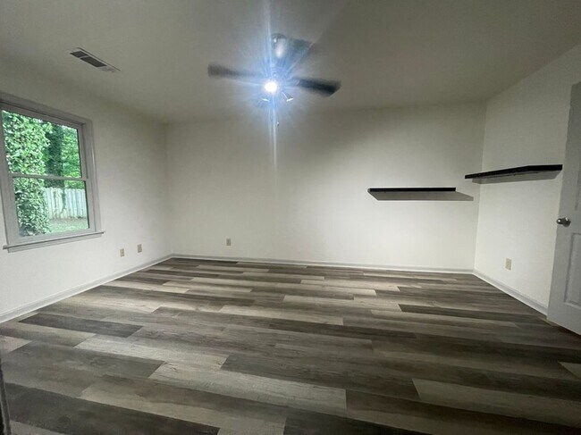 Building Photo - 218 Colonial Hills Rd