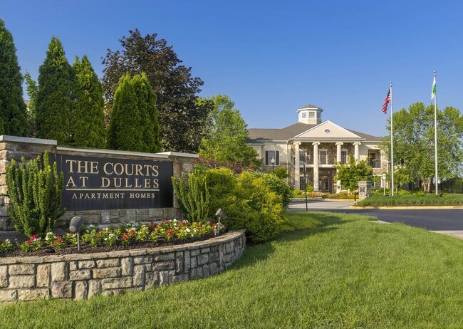 Building Photo - The Courts at Dulles