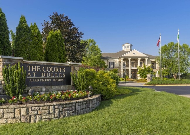 Building Photo - The Courts at Dulles