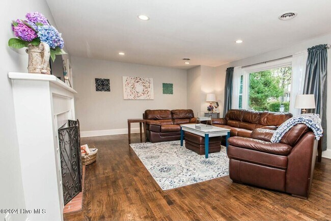 Building Photo - 3412 Wilshire Blvd