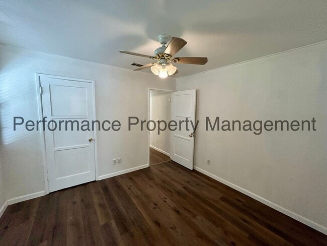 Building Photo - Cute 3 Bed/1 Bath SW Bakersfield Home w RBP & $0 Deposit Option