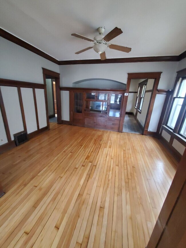 Building Photo - 2524 N Hubbard St