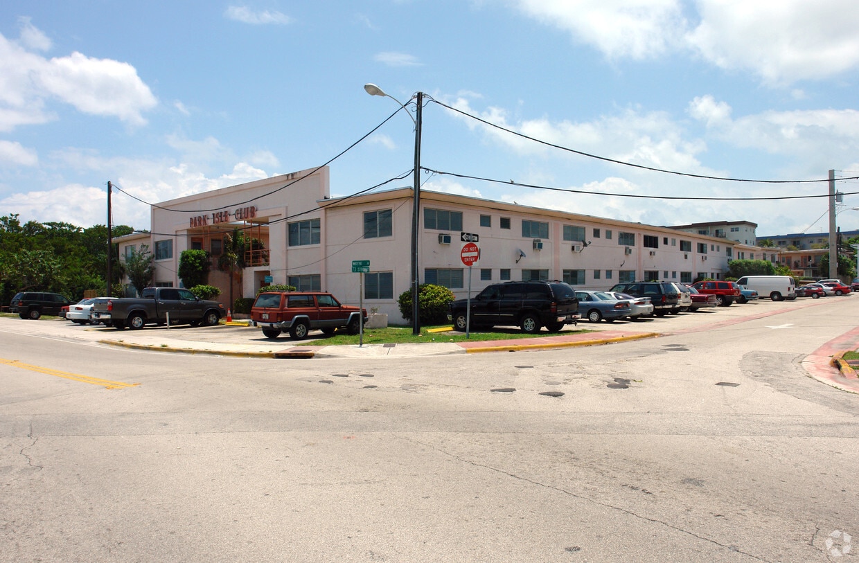 Primary Photo - Park View Island Apartments