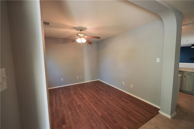 Building Photo - 2216 Bluffstone Dr