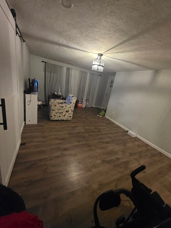 sala de estar - 215 Wellons St