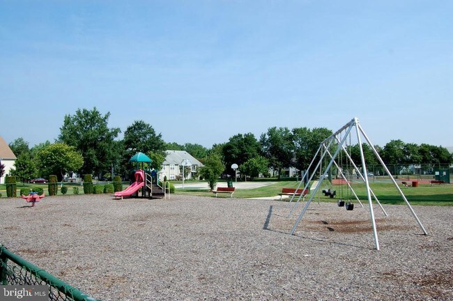 Building Photo - 447 Paddock Ct