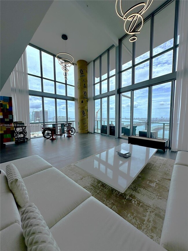 Building Photo - 1100 Biscayne Blvd