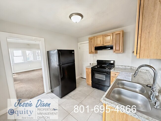 Foto del edificio - 940 Kiesel Ave