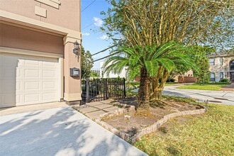 Building Photo - 112 White Dr