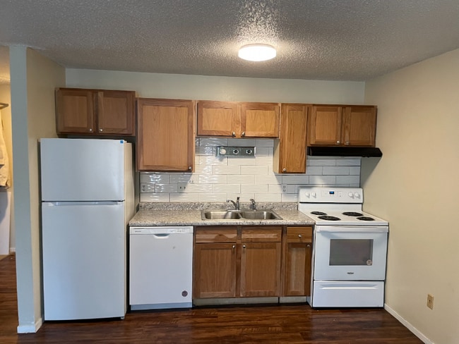 Building Photo - 3300 Minnehaha Ave