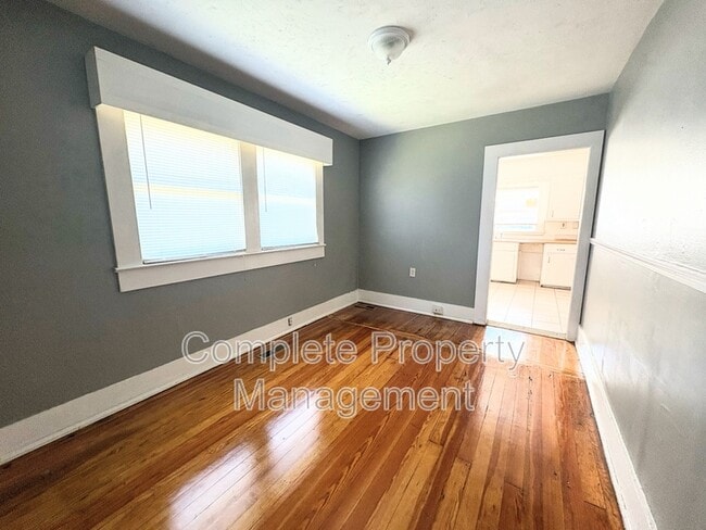 Building Photo - 8149 1st Ave S