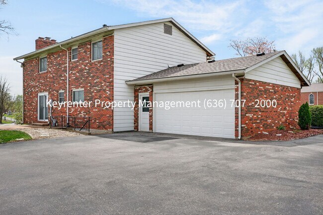 Foto del edificio - Spacious Updated 4-Bedroom Home in Prime Chesterfield Location