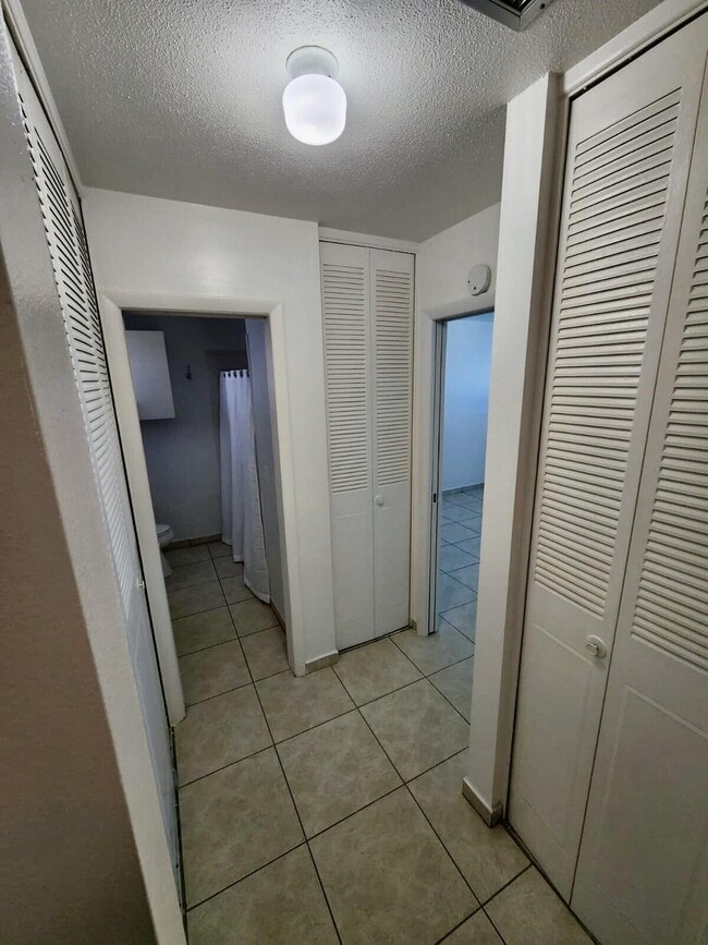 Building Photo - 2926 Ashley Dr E